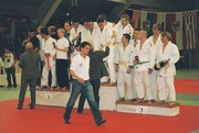 F1020018
